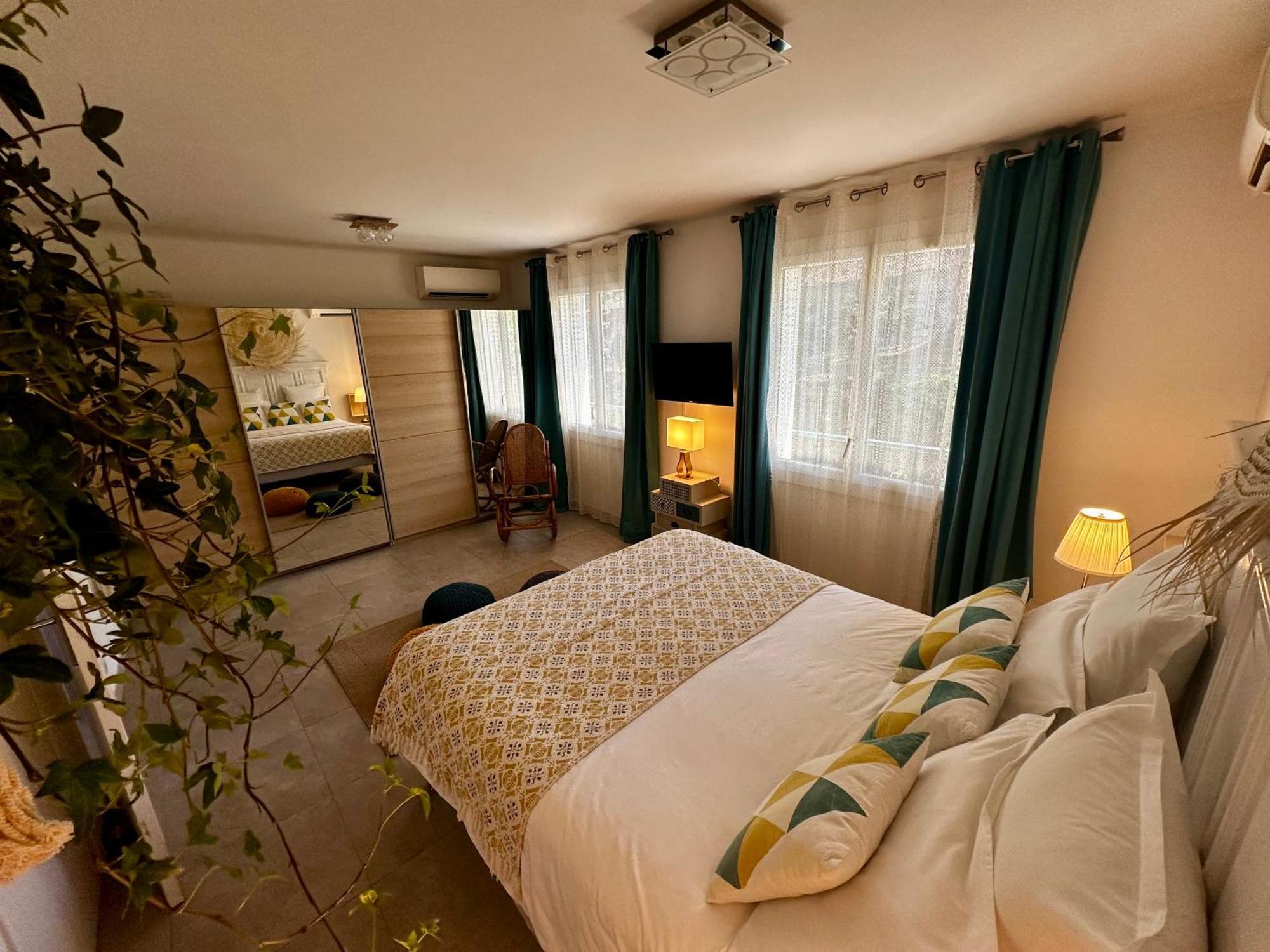 Cassis Village Options Parking And Baby Экстерьер фото